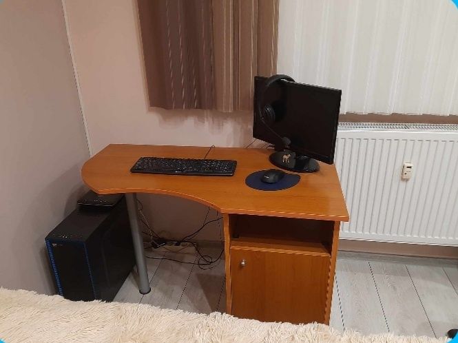 Продавам ученическо бюро