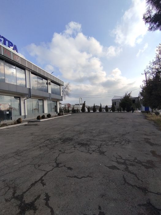 Uch Qaxramonda 300 m² Universal bino – Masjid va Maktab yoni