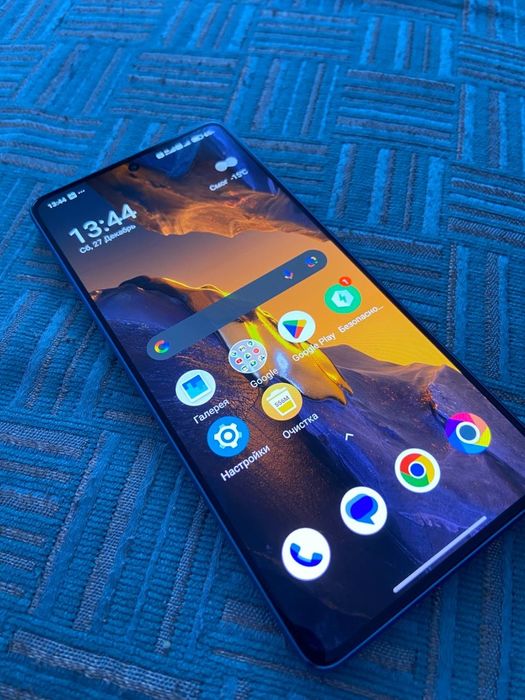 Продам Poco F5 256gb