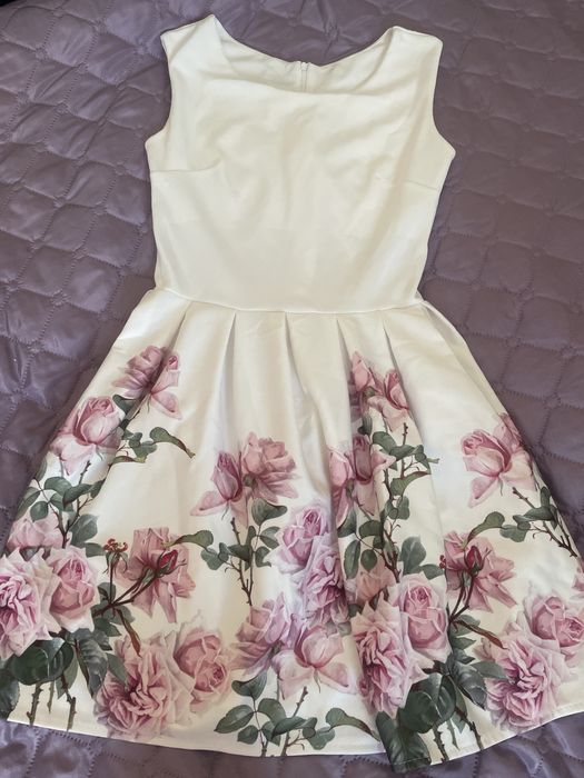 Дамска бяла рокля с цветя S/M размер
