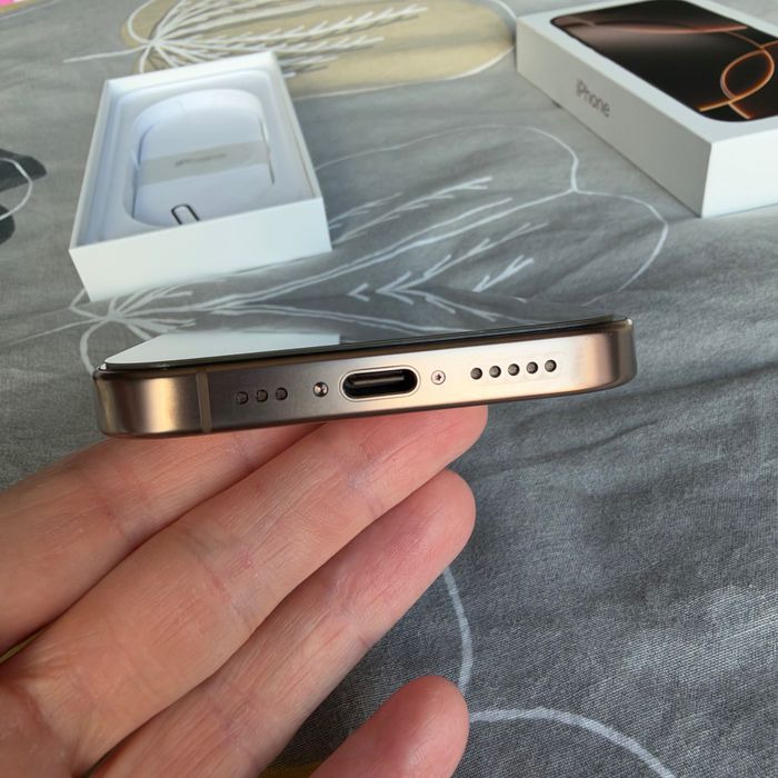 Смартфон Apple iPhone 16 Pro, 256GB, 5G, Desert Titanium