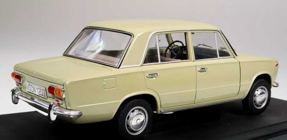 LADA 1200, VAZ 2101 Мащаб 1:18 Метал и пластмаса IST Models