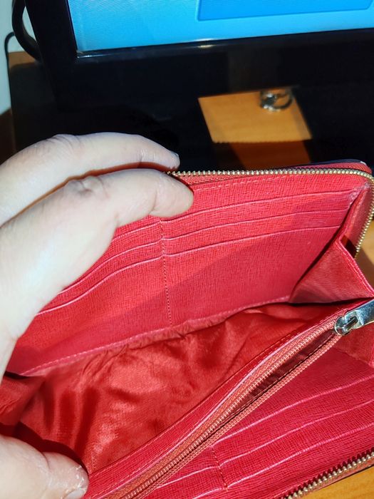 Дамско протмоне червен Марков ,късметлийски