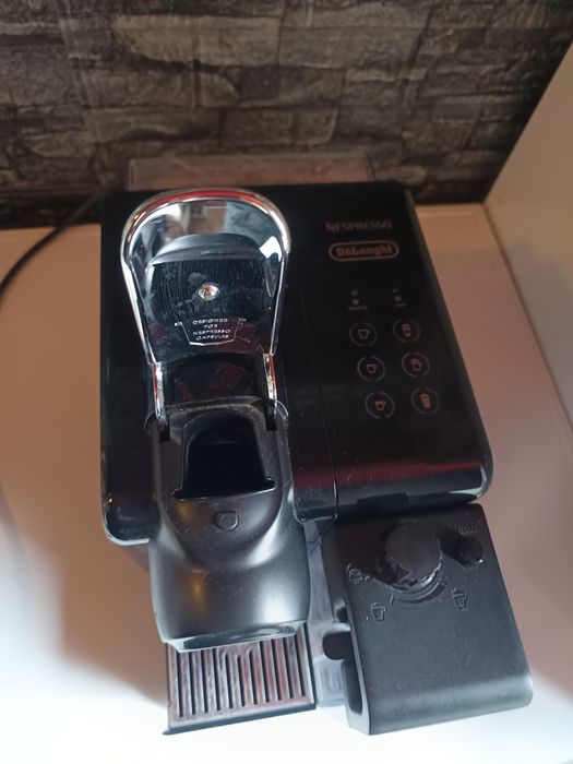 Кафемашина с капсули Nespresso Lattissima Touch EN560