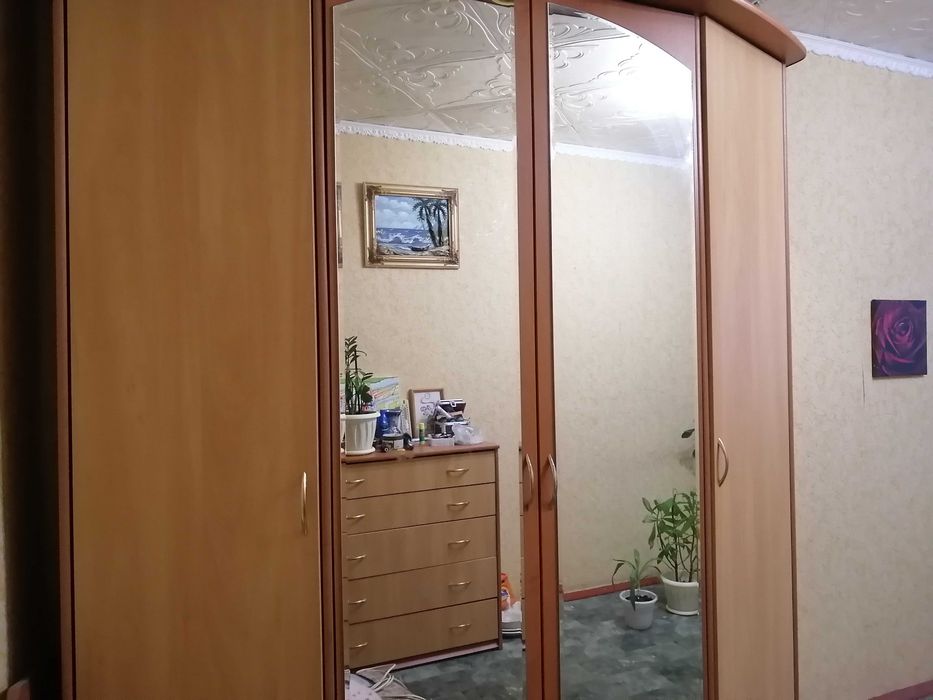 Продам большой шифоньер в спальню.