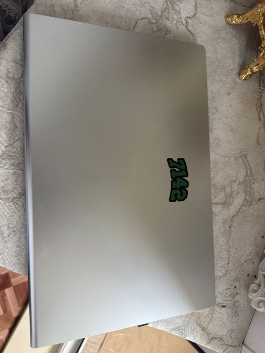 Ноутбук ASUS.