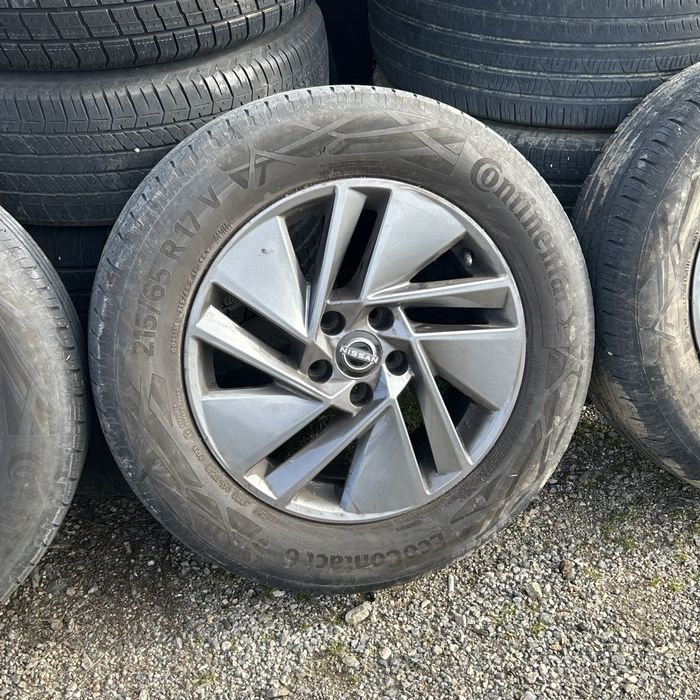 Qashqai J12 гуми с джанти 215/65/17 / 5x114.3