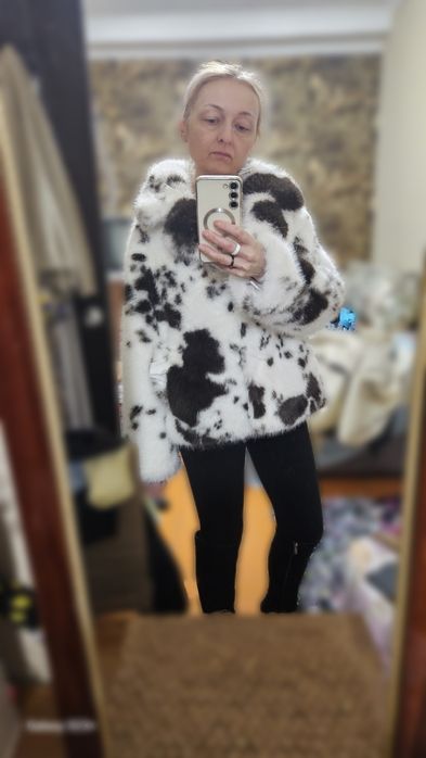 Продам верхнюю одежду на размер 42-44