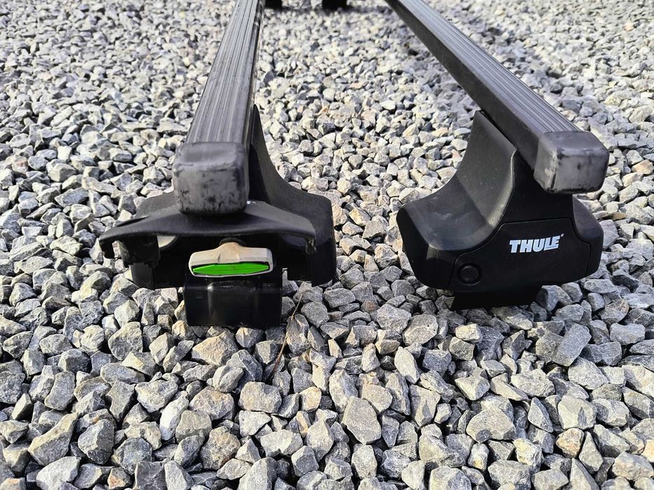 Продавам таванен универсален багажник THULE!