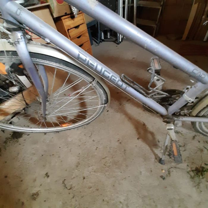 Vând bicicletă de oraș / trekking marca Peugeot.