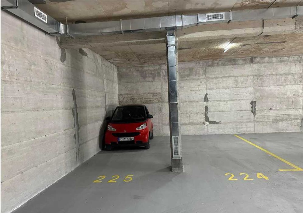 Продава се Гараж / Паркомясто в Варна, Център - 18 кв.м за 425 €/кв.м - Снимка #2