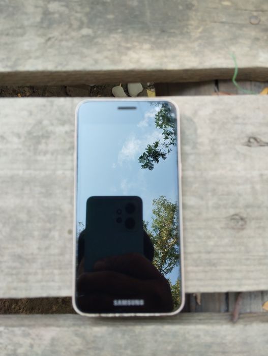 Samsung Galaxy J 2 core. 200 000