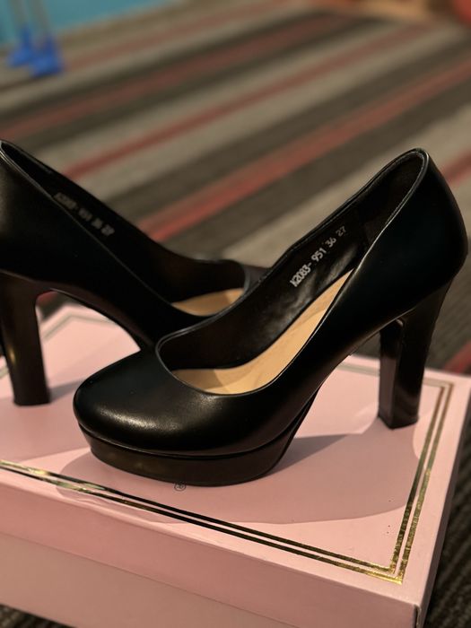 Каблук почти новый