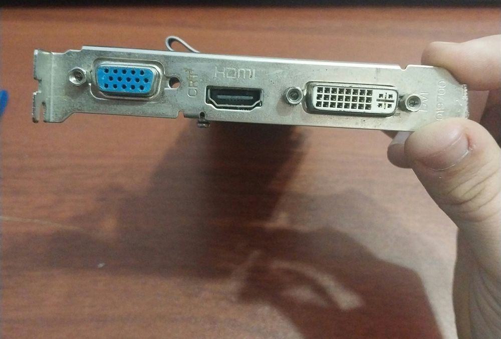 продам видеокарту Amd Radeon HD 7350 1 гб