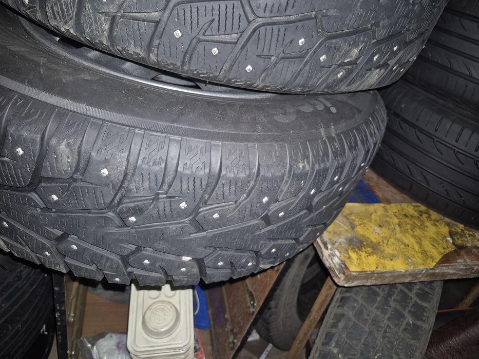 225х70r16 Yokohama  ice guard