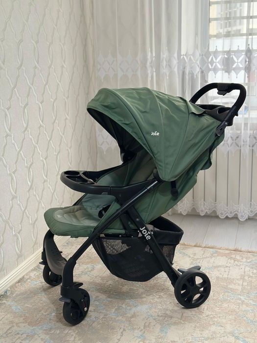 Продаётся  Детская прогулочная коляска Joie.