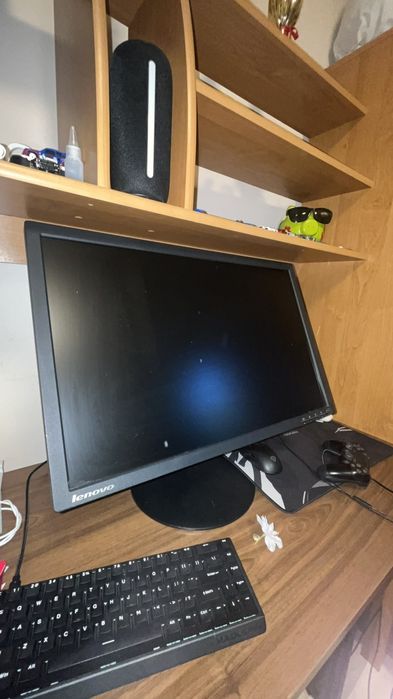 Монитор на Lenovo