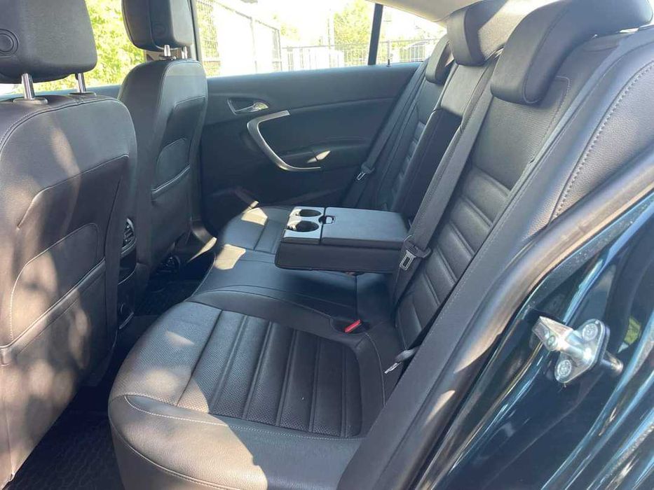 Se vinde **Opel Insignia Limousine, an 2015** unic proprietar in România 6500 euro usor negociabil