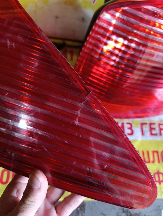 Задние фонари на Пежо 407 универсал