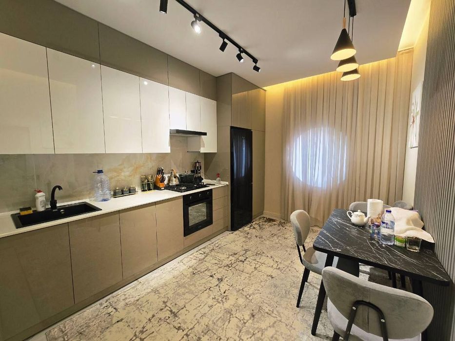 Юнусабад 18 квартал. Продается квартира 2/10/10