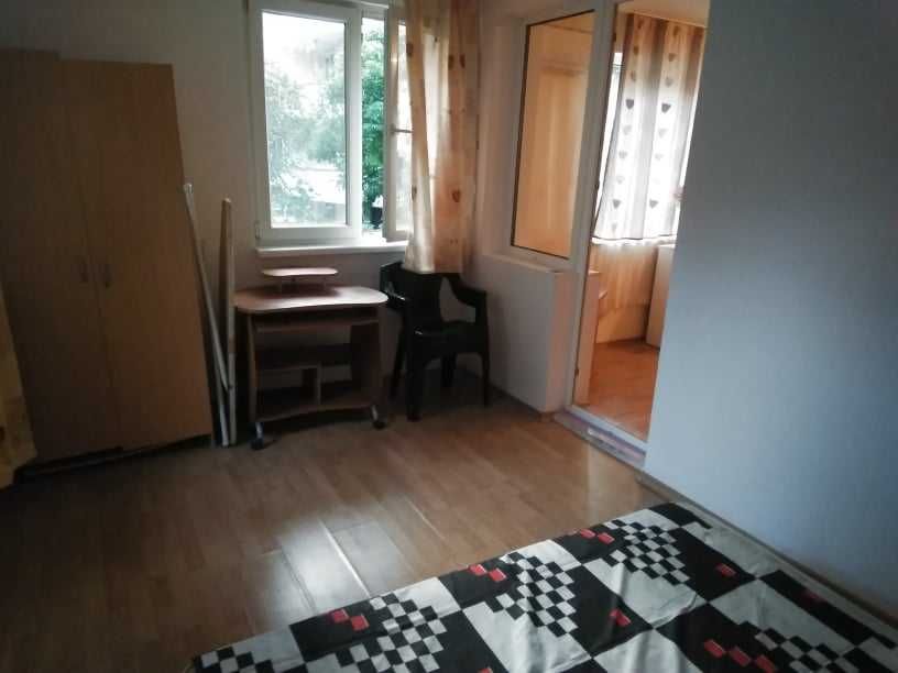 Дава се под наем Двустаен апартамент в Бургас, Възраждане - 55 кв.м за 175 € - Снимка #2