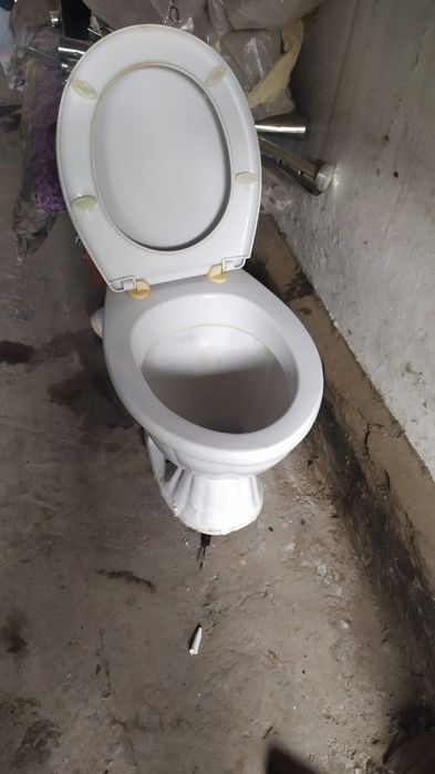 Унитаз , туалет ,с бочком полный комплект