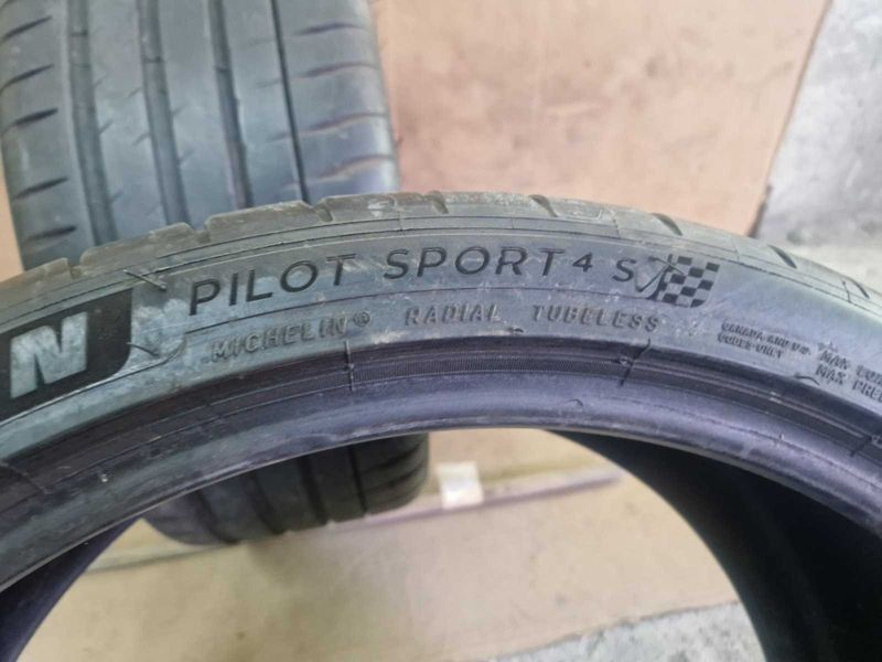 2 Michelin R19 235/35
летни гуми
DOT3918