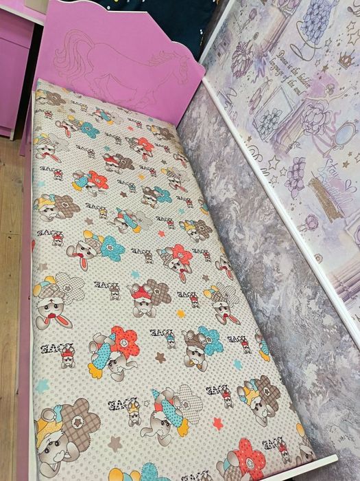 Стенка, прехошка, камот, десткий мебел сотилади. Холати яхши.