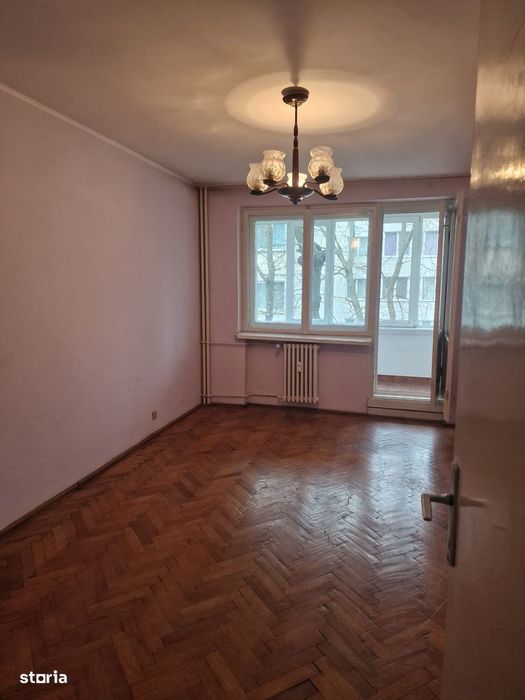 De vanzare apartament 3 camere decomandat etaj 1 George Enescu,Suceava