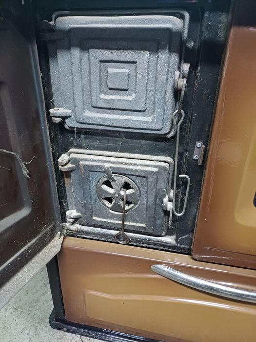 Готварска печка на твърдо гориво