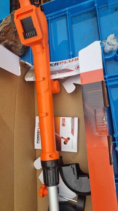 Mașină de tuns iarba fără fir PowerPlus,