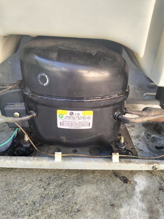 Vând frigider 230l  LG
