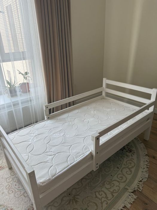 Продам детский кровать с матрасом
