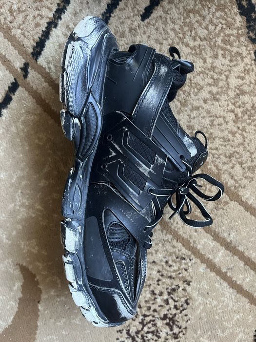 balenciaga track