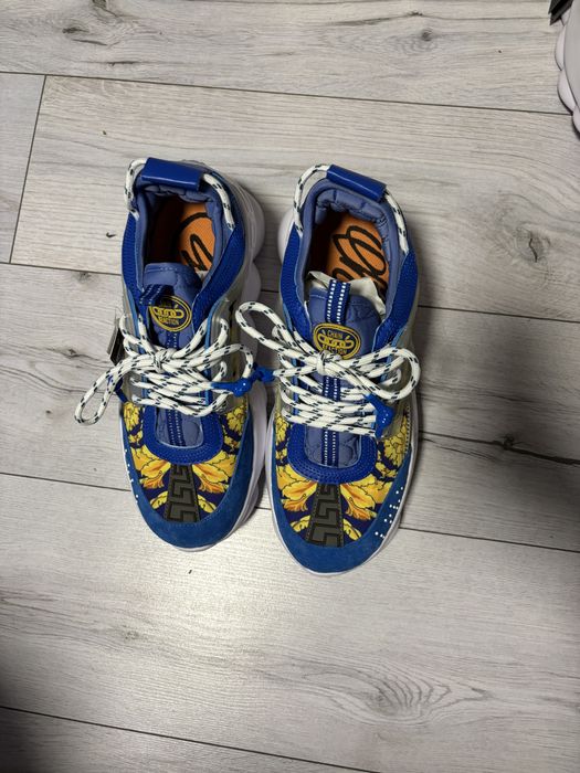 Versace chain reaction