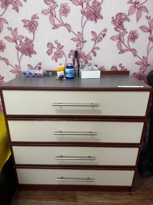 Продам шкаф, кровать, комод