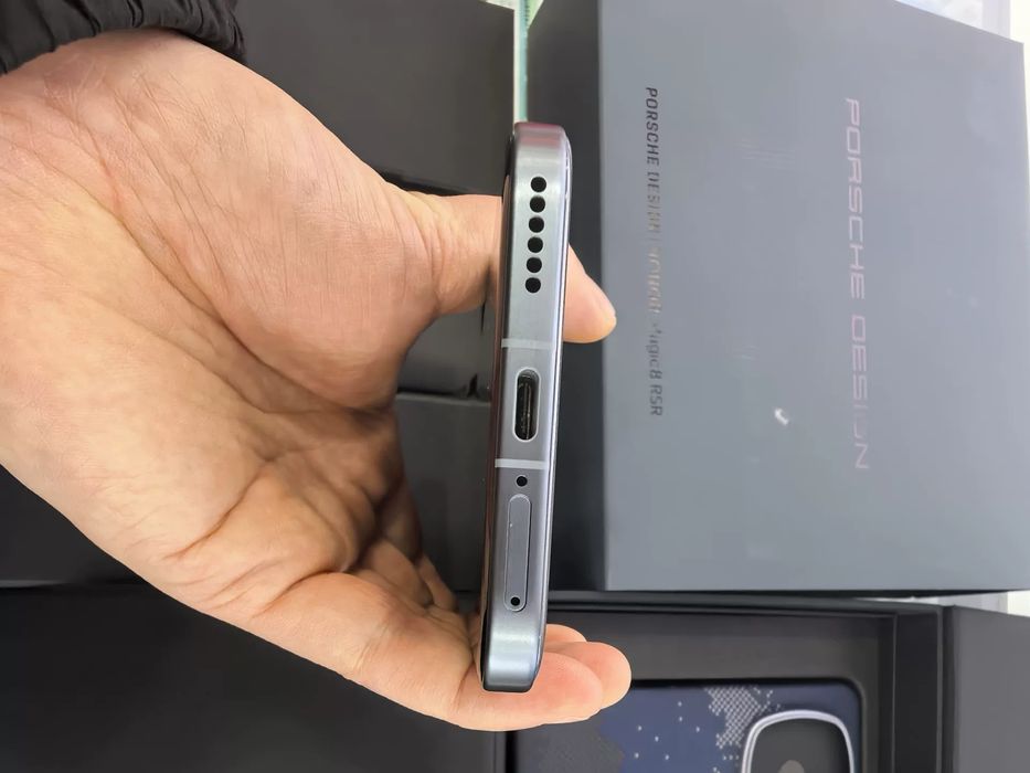 Honor Magic 8 RSR Porsche Design