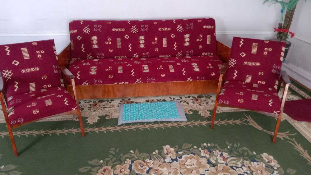 Диван с креслами для секции или дачи высокого качества.