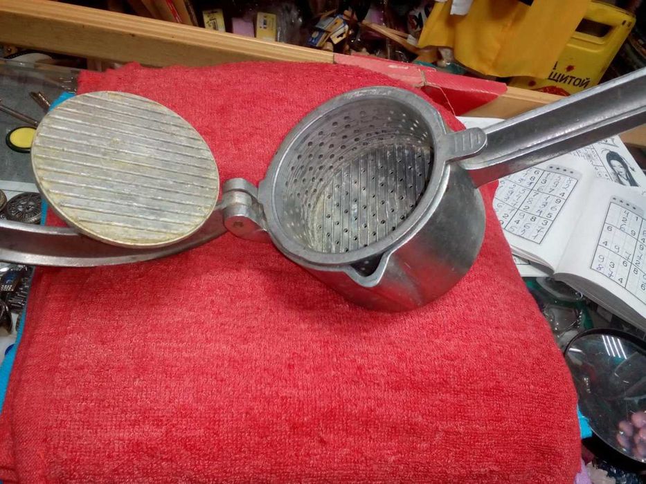 Соковыжималка ручная пресс для граната и др, СССР.