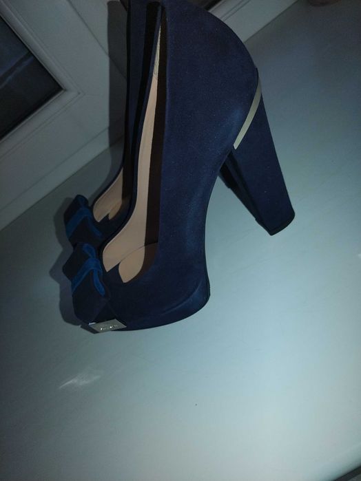 Продам замшевые  туфли