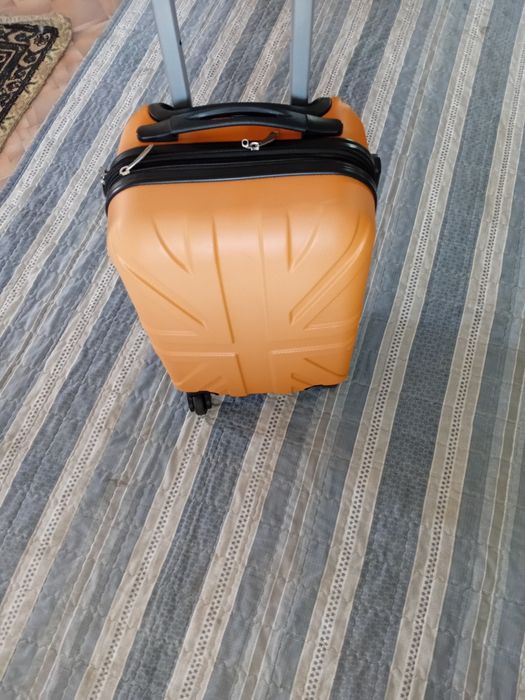 Чемодан продам новый