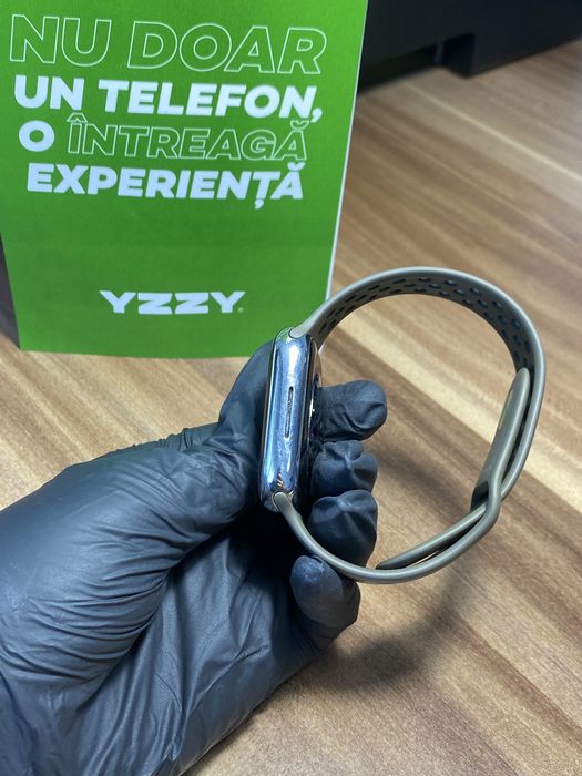 Apple Watch Seria 7 / 45 mm / Silver Stainless Steel / Ca nou