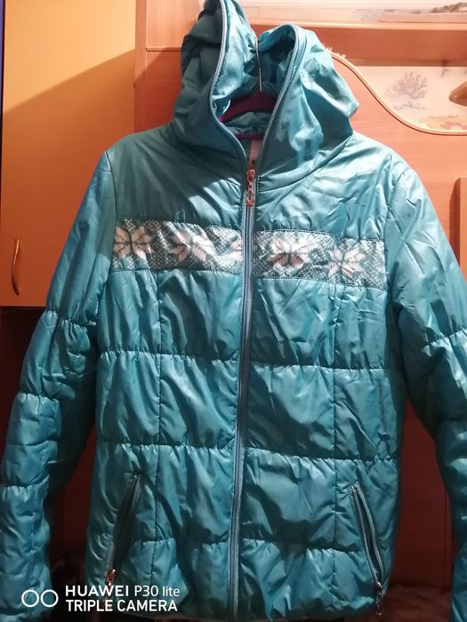 Продам куртку на девочку