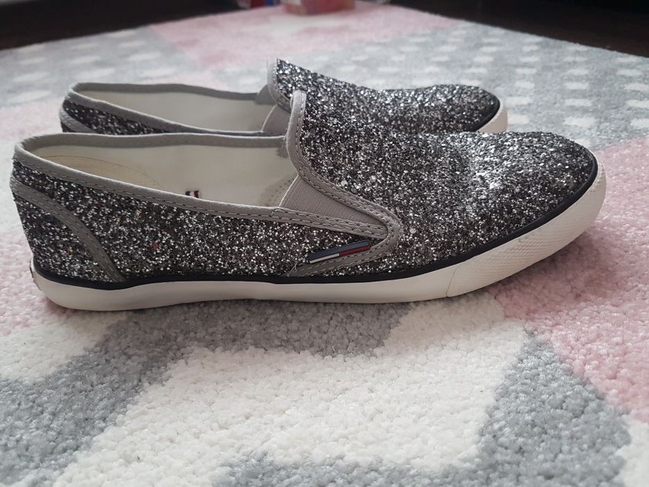 Tenisi Tommy Hilfiger originala nr.40