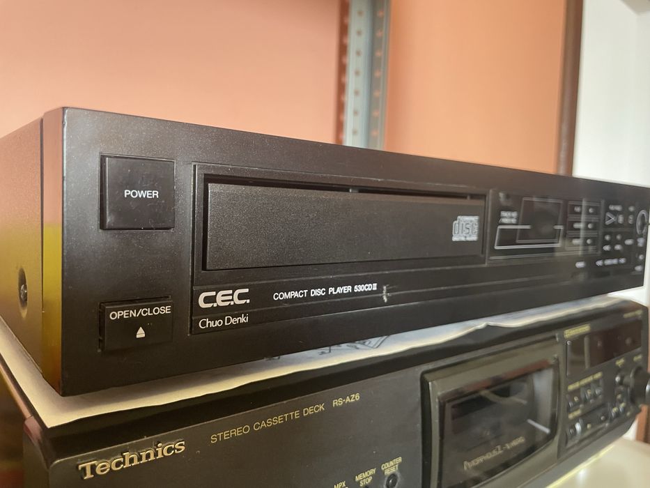 Проигрыватель CD фирмы C.E.C.