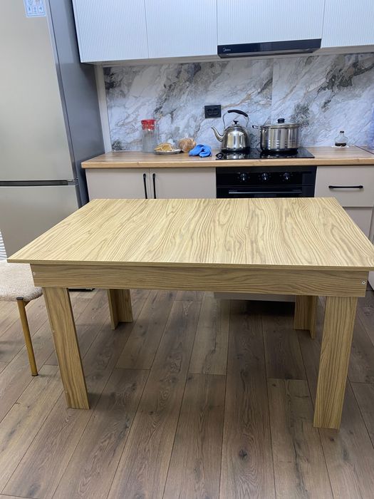 Продам стол с двумя стулями