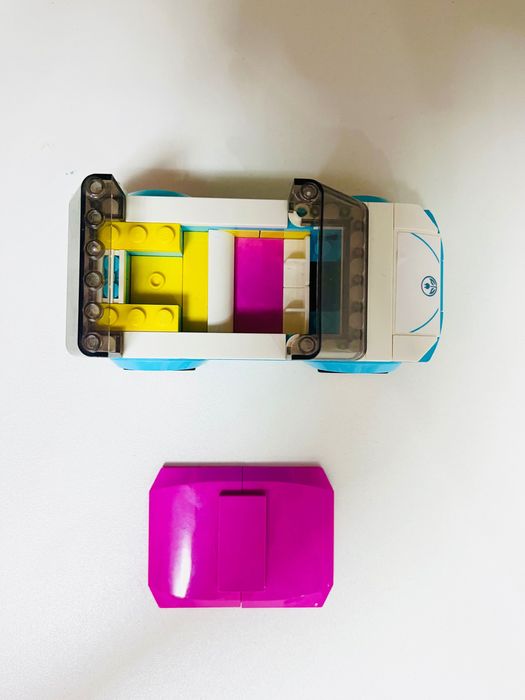 Продам машинку Лего