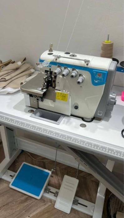 Швейная машинка оверлок