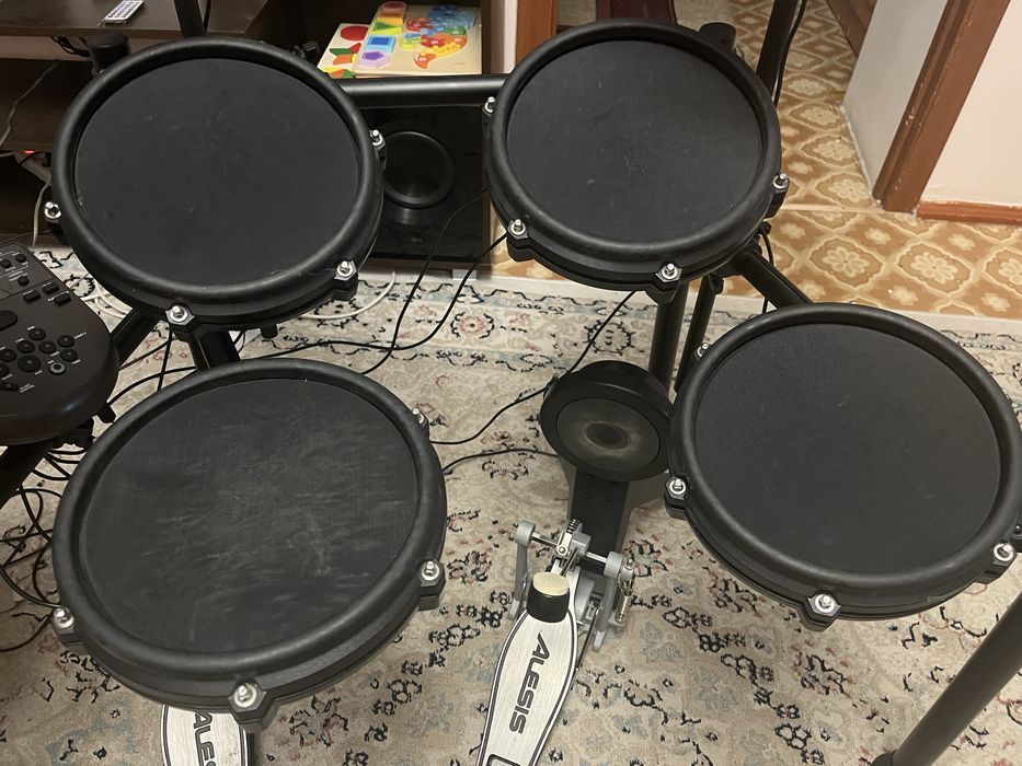 Продам электробарабанную установку Alesis