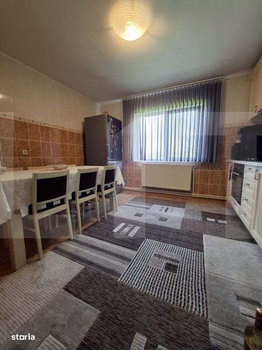 Vila spatioasa  – 300 mp utili, teren 4600 mp, DN in Brehuiesti